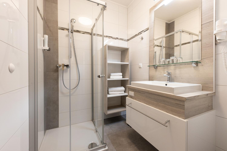 Bathroom 4, Maria Theresien Hof Loipersdorf, Jennersdorf