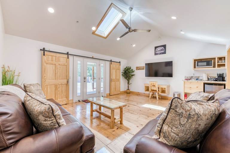 Others 4, Cottage Like Suite With Private Hot Tub, Madera