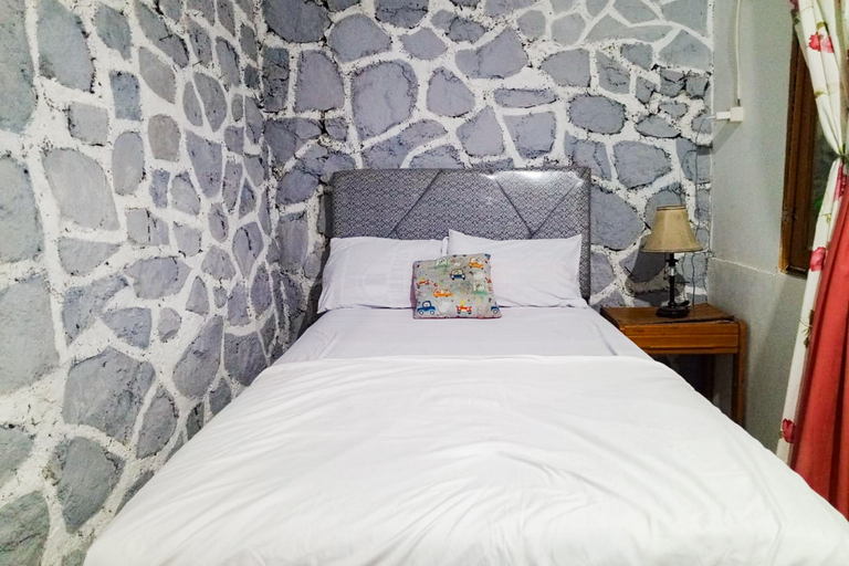 bedroom 13