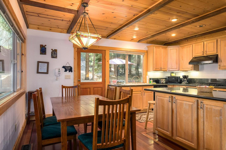 Dining Room 10