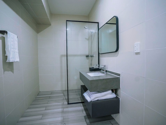 Bathroom 4, Taufusi Hotel, Vaimauga West