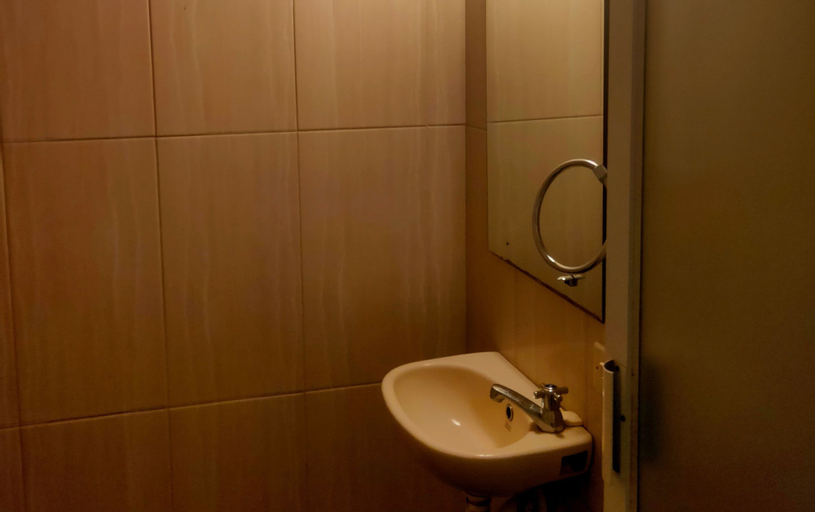 Bathroom 11