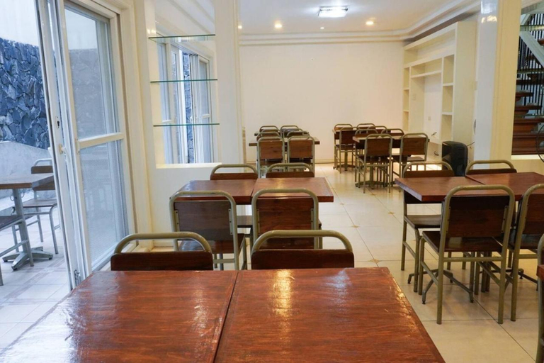 Food & Drinks, Makati Altean Apartment (Leonora Room), Taguig