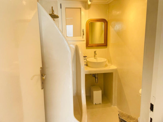 Bathroom 3, The Beachhouse Apartments, Attica