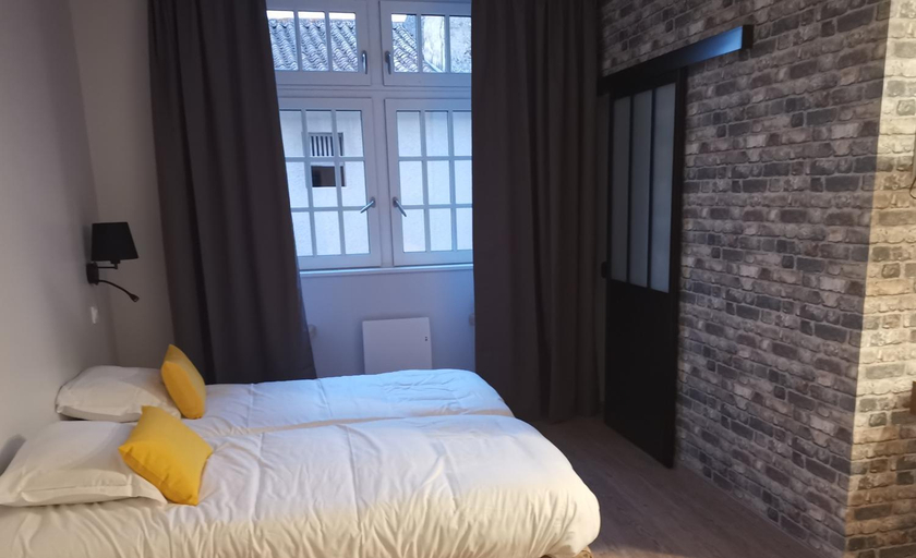Bedroom 2, Logis Le Relais du Chapeau Rouge, Deux-Sèvres