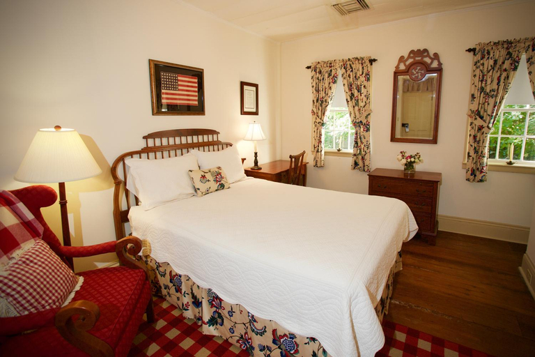 Others 3, The Zevely Inn, Forsyth