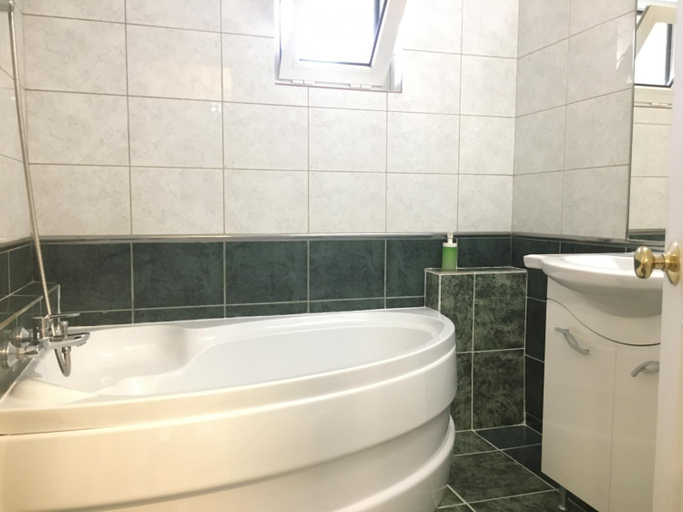 Bathroom 2, Green Apartment 4-26 Mircea Voda, Municipiul Bucuresti