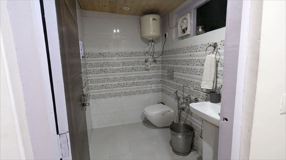 Bathroom 5, Kanatal Kutir, Tehri Garhwal