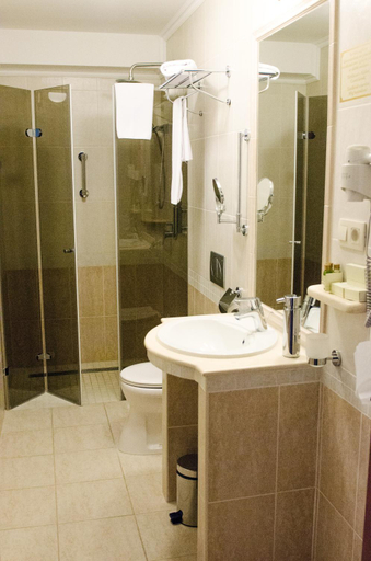 Bathroom 4, Hotel Dorottya, Kadarkút