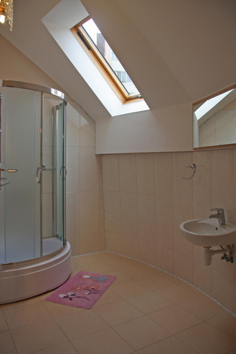 Bathroom 3, Ekran Hotel, L'vivs'ka