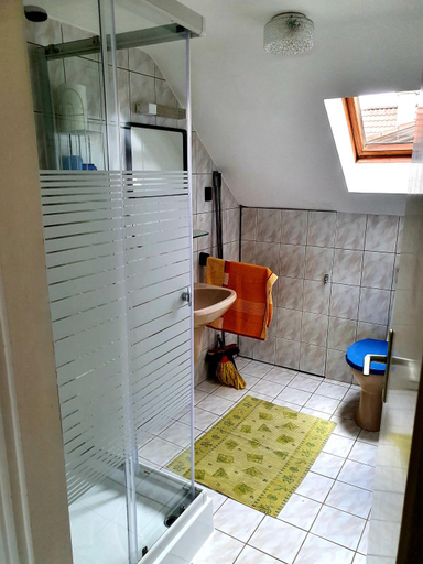 Bathroom 3, Szekreny Apartman, Lenti