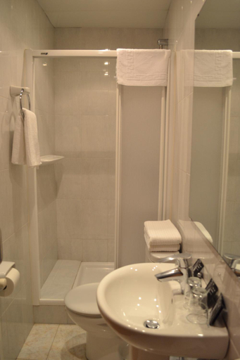 Others 2, Hostal Bartis, Girona