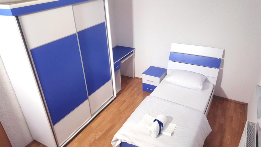 Others 5, Bus Station Hostel, Priština
