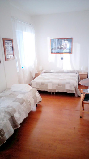 Others 4, Alloggio Cavour, Ferrara