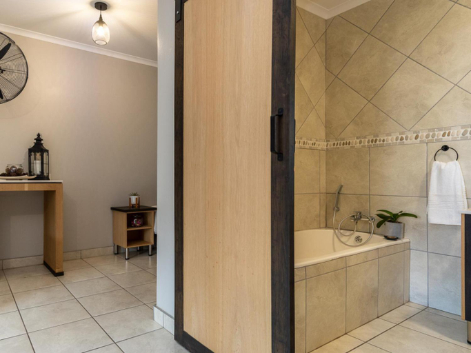 Bathroom 3, Magnolia Guesthouse, Ekurhuleni