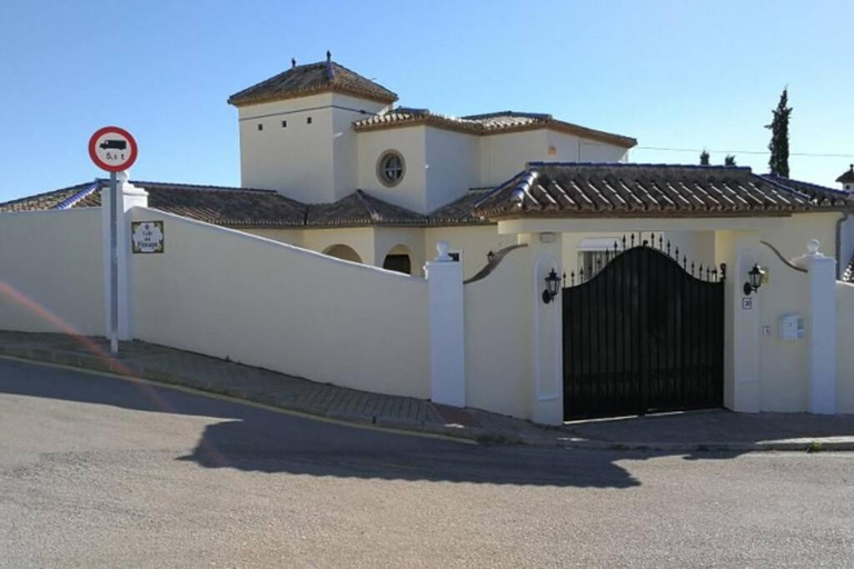 3, Amazing villa to rent at Estepona - near beaches, Málaga