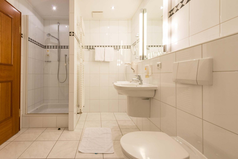 Bathroom 5, Hotel Fischerwirt, München