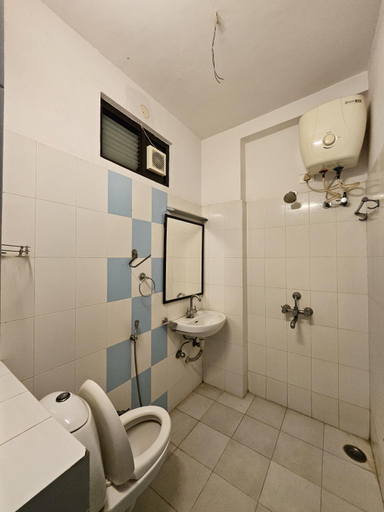 Bathroom 4, Madpackers Udaipur, Udaipur