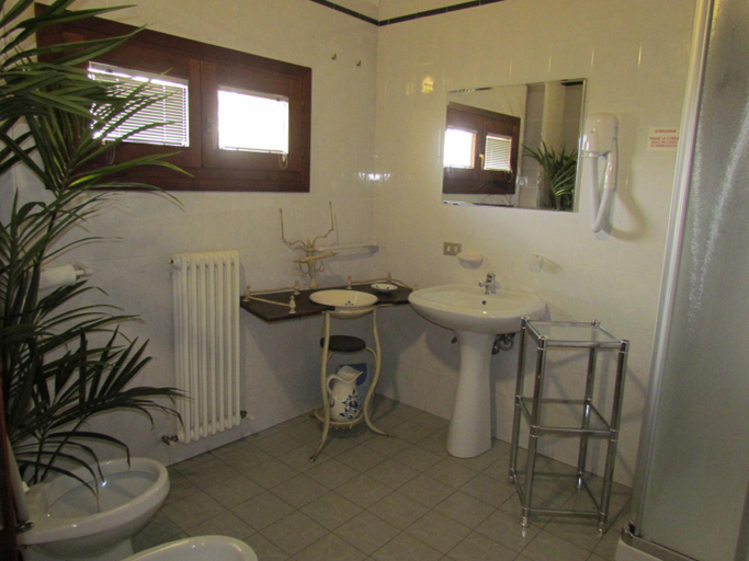 Bathroom 3, Ristorante Alloggio Ostello Amolara, Rovigo
