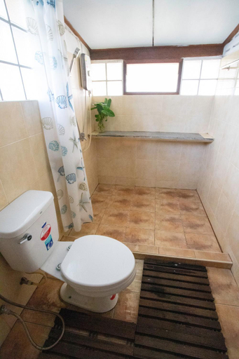 Bathroom 12