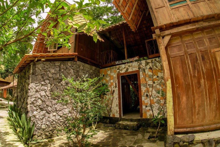 Exterior 12