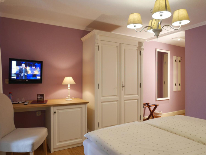 Bedroom 2, Hotel Eifelland, Liège
