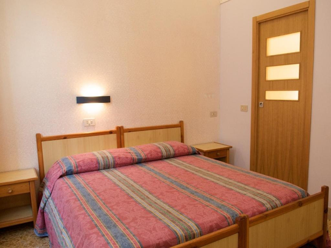 Others 4, B&B Castiglia, Palermo