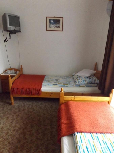 Others 4, Tulipan Panzio, Sfantu  Gheorghe