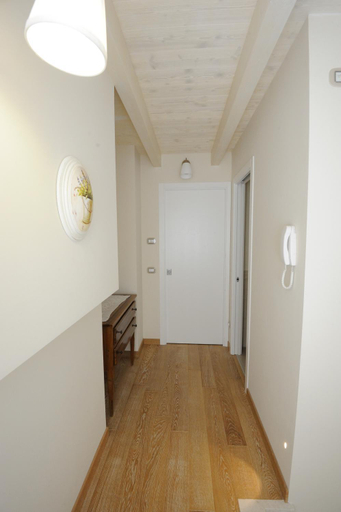 Others 5, Il Piccolo Giglio, Fermo