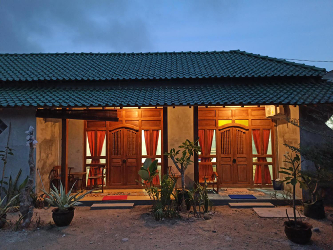 Exterior & Views 3, Watukarung Ristu Homestay, Pacitan