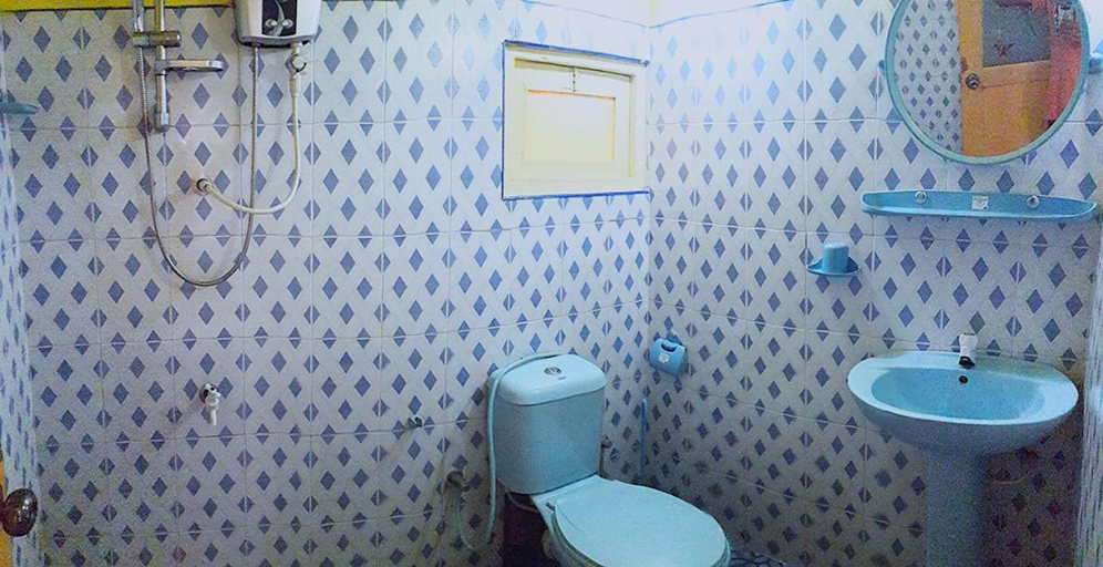 Bathroom 3, Apple Sara Home Stay, K.F.G. & G. Korale