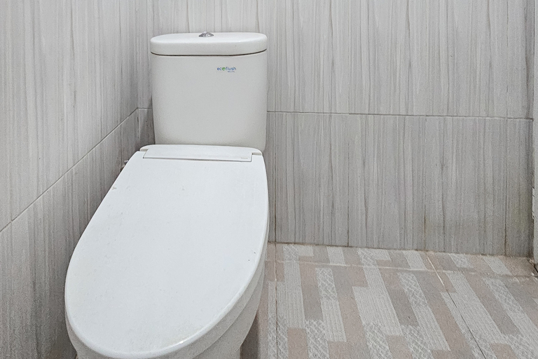 Bathroom 3, Urbanview Syariah Pendopo Tumaritis Cianjur, Cianjur