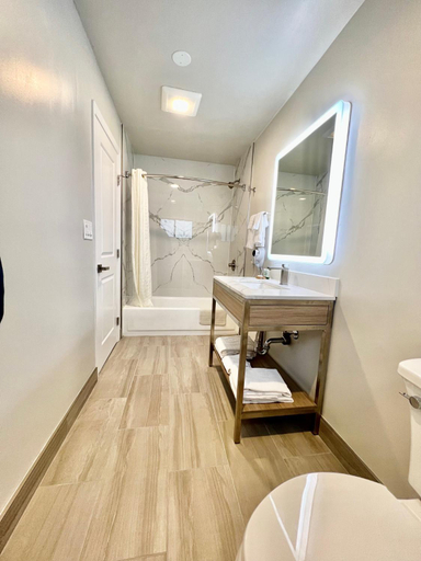 Bathroom 4, Francisco Bay Inn, San Francisco
