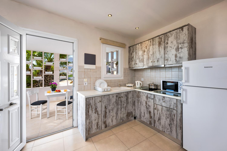 Kitchen 2, George Apartment, South Aegean