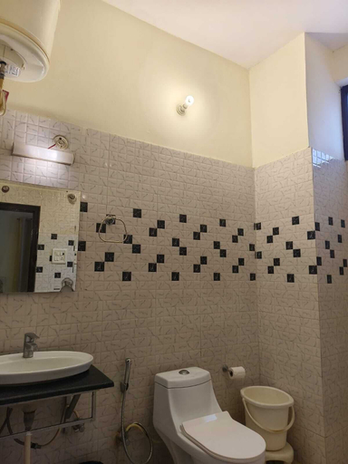 Bathroom 3, Holiday Highlight By Golden Castle Hotel, Nainital