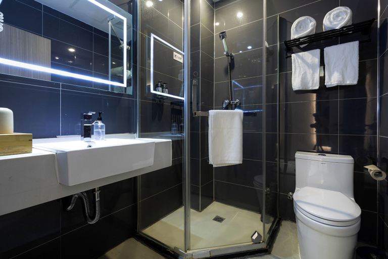 Bathroom 3, Rest Comfort Hotel (Zhoujiazui Rd. Branch), Shanghai