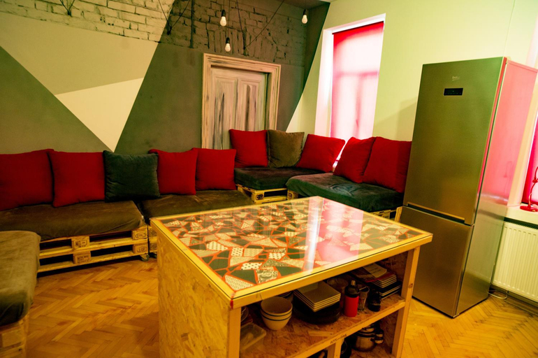 Others 4, Cloud 9 Living, Municipiul Bucuresti
