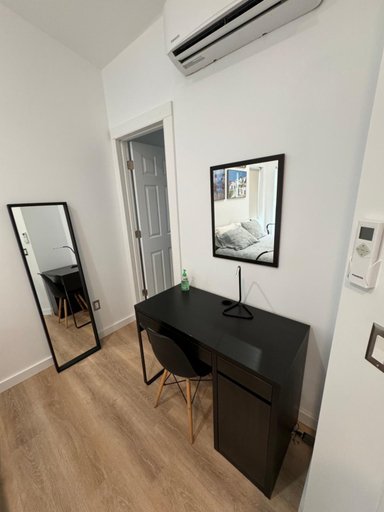 Others 2, Room with private bath Santoniri inspired, Seattle