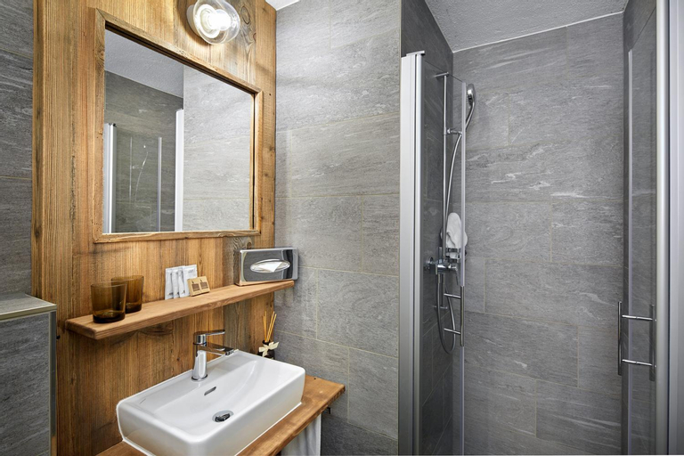 Bathroom 4