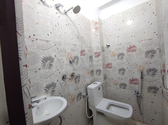 Bathroom 3, Hotel Parv, Varanasi