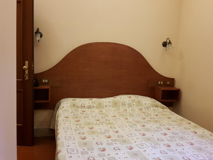 Facilities 3, 4 Coronati, Rome