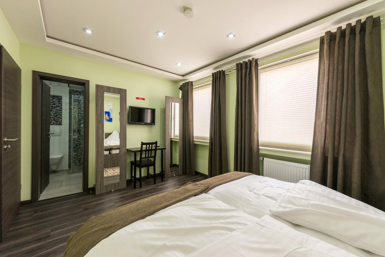 Bedroom 2, Burgerhofhotel, Köln