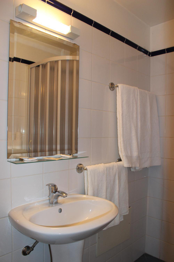 Bathroom 2, Dom Fernando I, Loulé