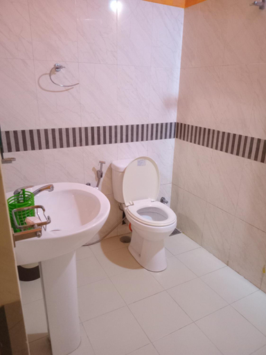Bathroom 2, Green Park Safari Guesthouse, Embilipitiya