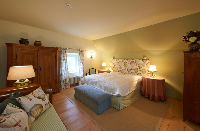Bedroom, Schloss Englar, Bolzano