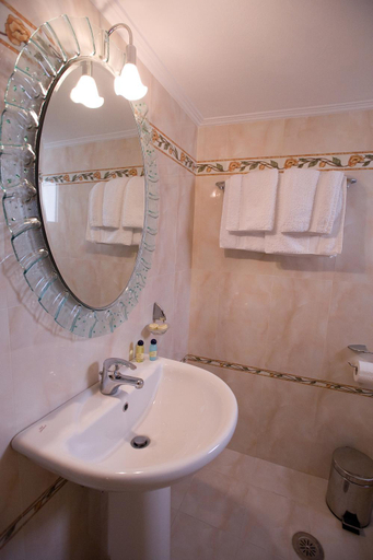 Bathroom 2, Hotel Urania, Epirus