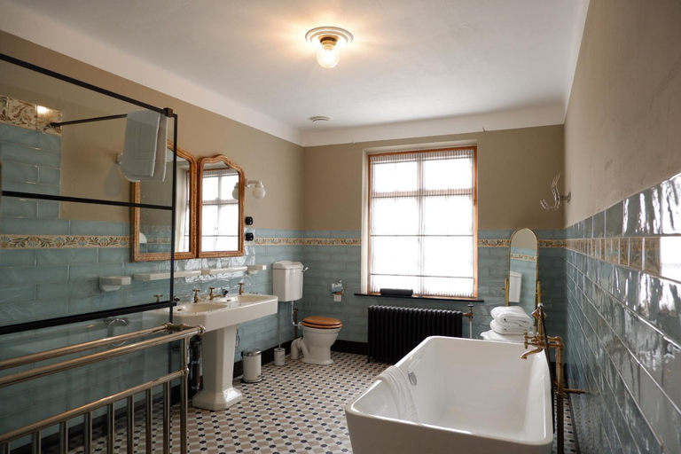 Bathroom 2, Het Domherenhuis B&B, Limburg