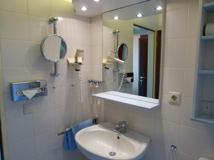 Bathroom 4, Aparthotel Kachelot, Leer
