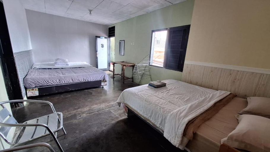 Bedroom 2, Smiley's Homestay, Karo
