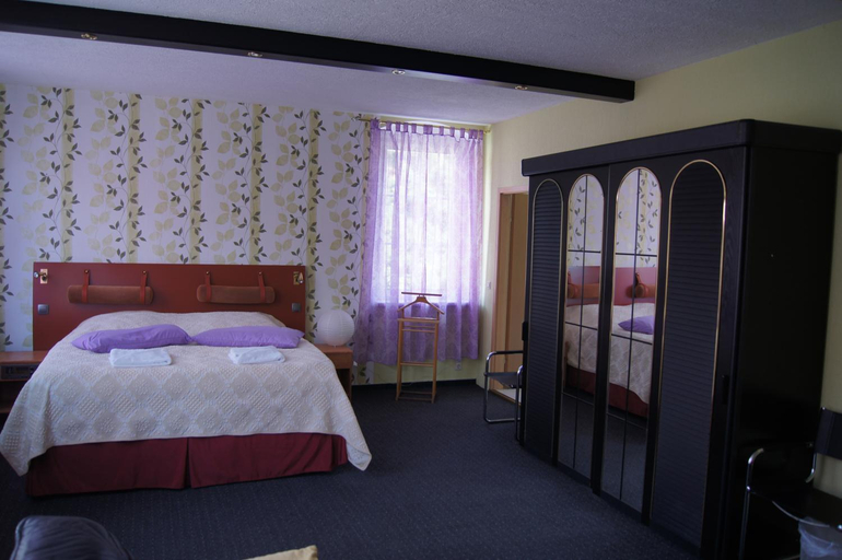 Bedroom 3, Hotel Draschwitz, Burgenlandkreis